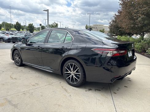 Used 2023 Toyota Camry SE FWD image 7