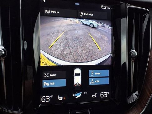 Used 2019 Volvo XC60 T5 Momentum w/ Multimedia Package image 17