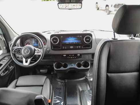 Used 2024 Mercedes-Benz Sprinter 2500 image 12