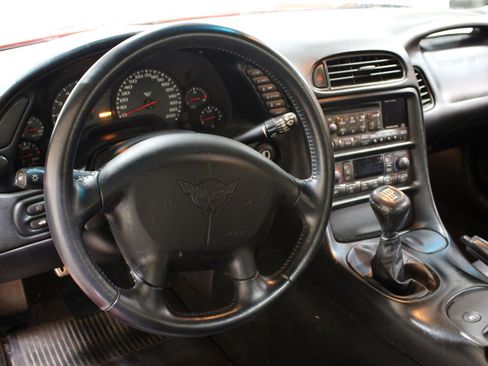 Used 1998 Chevrolet Corvette Coupe w/ Roof Pkg RWD image 11