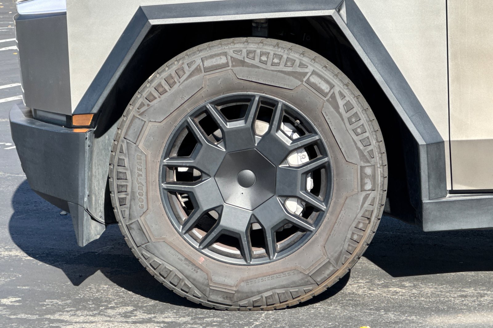 Used 2024 Tesla Cybertruck AWD Crew Cab image 37