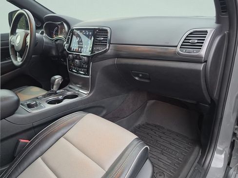 Used 2019 Jeep Grand Cherokee Laredo AWD/4WD image 23