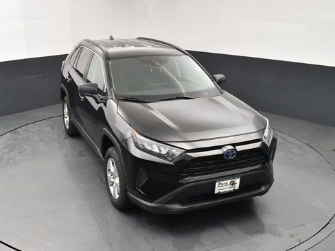 Used 2021 Toyota RAV4 LE AWD/4WD image 13