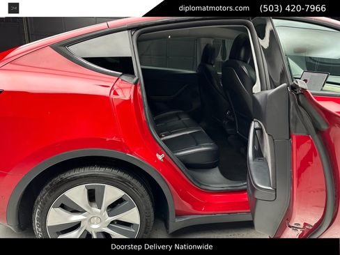 Used 2021 Tesla Model Y Long Range image 18