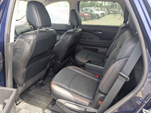 Used 2023 Nissan Pathfinder Platinum AWD/4WD image 15