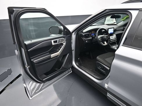Used 2022 Ford Explorer XLT AWD/4WD image 17