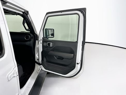 Used 2023 Jeep Wrangler Unlimited Sahara AWD/4WD image 32