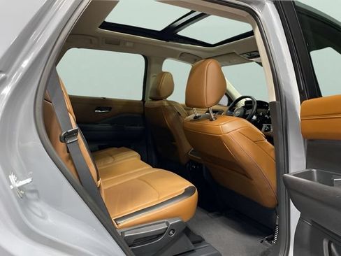 Certified 2025 Nissan Pathfinder Platinum w/ Cargo Package AWD/4WD image 29