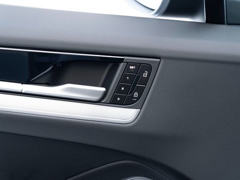 Certified 2026 Porsche Cayenne AWD/4WD image 22