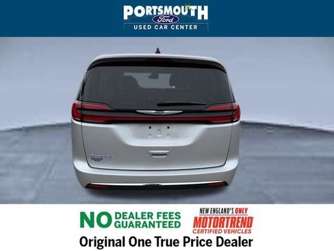 Used 2024 Chrysler Pacifica Touring-L image 31