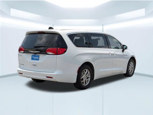 Used 2023 Chrysler Voyager LX FWD image 6