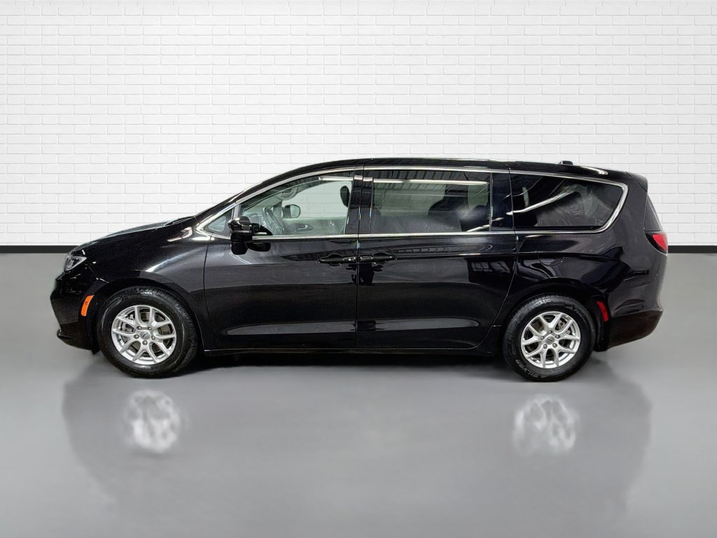 Used 2024 Chrysler Pacifica Touring-L FWD image 6