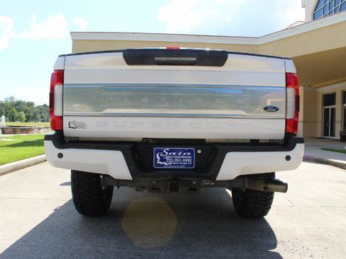 Used 2018 Ford F250 Platinum w/ Platinum Ultimate Package AWD/4WD image 15