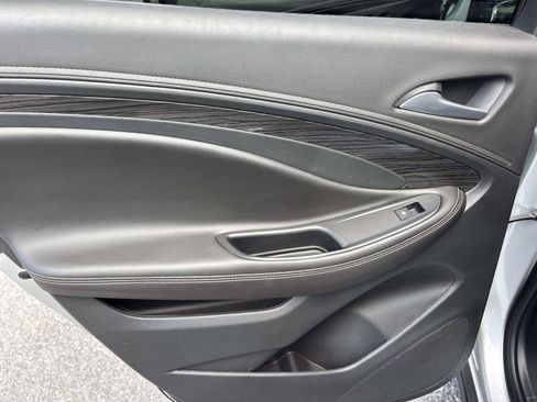 Used 2017 Buick Envision Essence FWD image 33