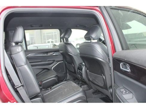 Used 2022 Jeep Grand Cherokee L Laredo image 12