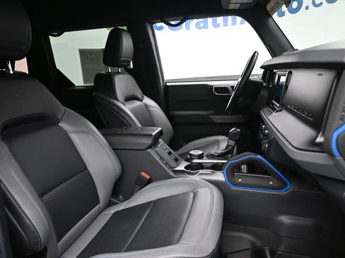 Used 2022 Ford Bronco Black Diamond image 7