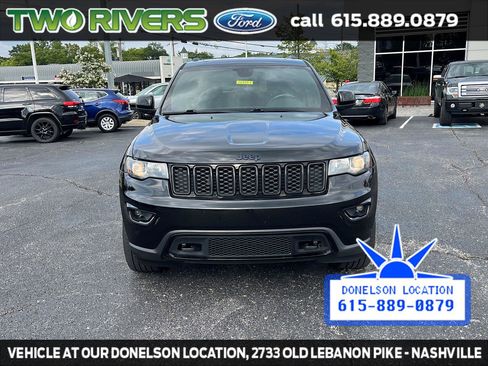 Used 2018 Jeep Grand Cherokee Laredo AWD/4WD image 3