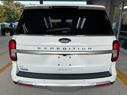 Certified 2024 Ford Expedition XLT RWD image 11