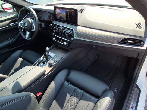 Used 2022 BMW 530i w/ M Sport Package RWD image 39