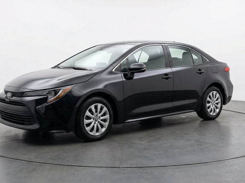 Used 2025 Toyota Corolla LE FWD image 3