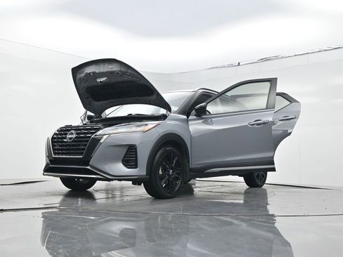 Used 2024 Nissan Kicks SR w/ SR Premium Package FWD image 30