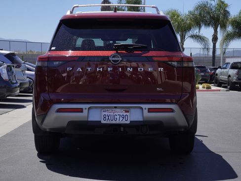 Used 2022 Nissan Pathfinder SL w/ SL Premium Package FWD image 5