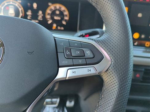 New 2026 Volkswagen Tiguan SE R-Line image 42