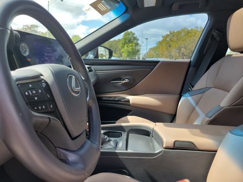 Certified 2023 Lexus ES 350 w/ Premium Package image 17