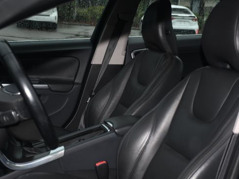 Used 2014 Volvo S60 T5 FWD image 13
