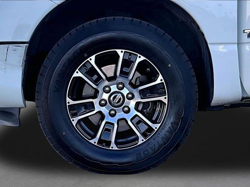 Used 2021 Nissan Titan SV image 6