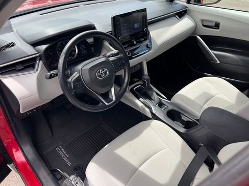 Used 2022 Toyota Corolla Cross LE AWD/4WD image 17