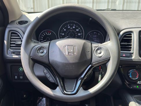 Used 2019 Honda HR-V LX image 18