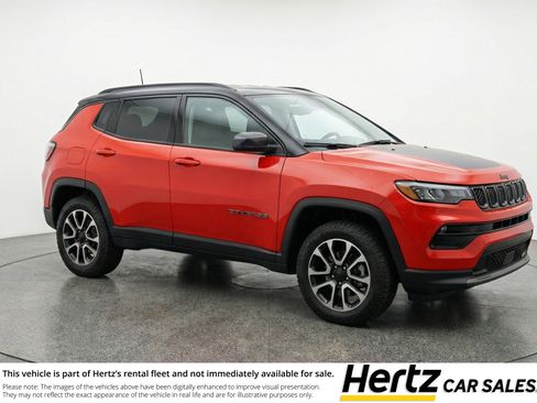 Used 2025 Jeep Compass Trailhawk image 1