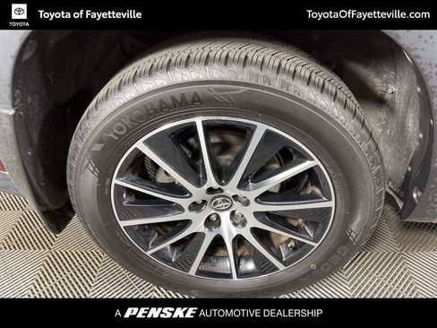 Used 2017 Toyota Highlander SE image 16