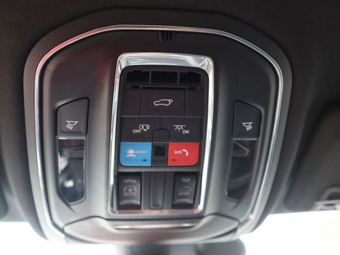 Used 2024 Jeep Grand Cherokee Altitude RWD image 25