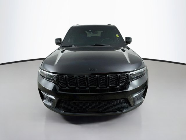 Used 2024 Jeep Grand Cherokee Altitude AWD/4WD image 2