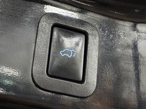 Used 2018 Toyota Highlander XLE image 16