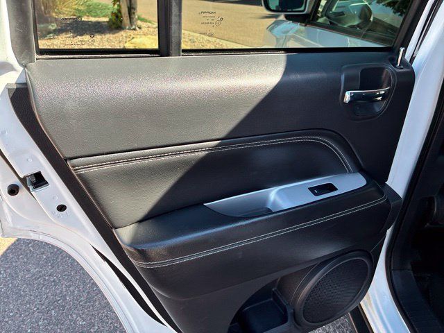 Used 2017 Jeep Compass Latitude AWD/4WD image 23
