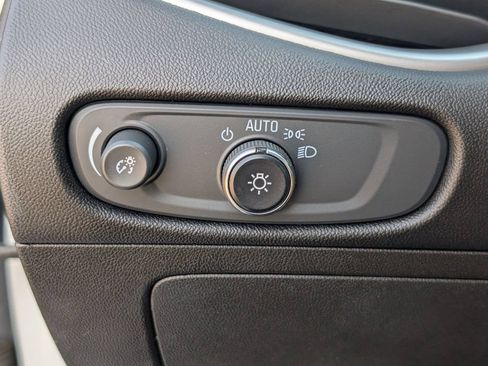 Used 2021 Chevrolet Malibu LS FWD image 23