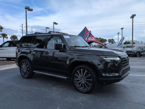 Used 2024 Lexus GX 550 w/ Accessory Package (Z1) AWD/4WD image 2