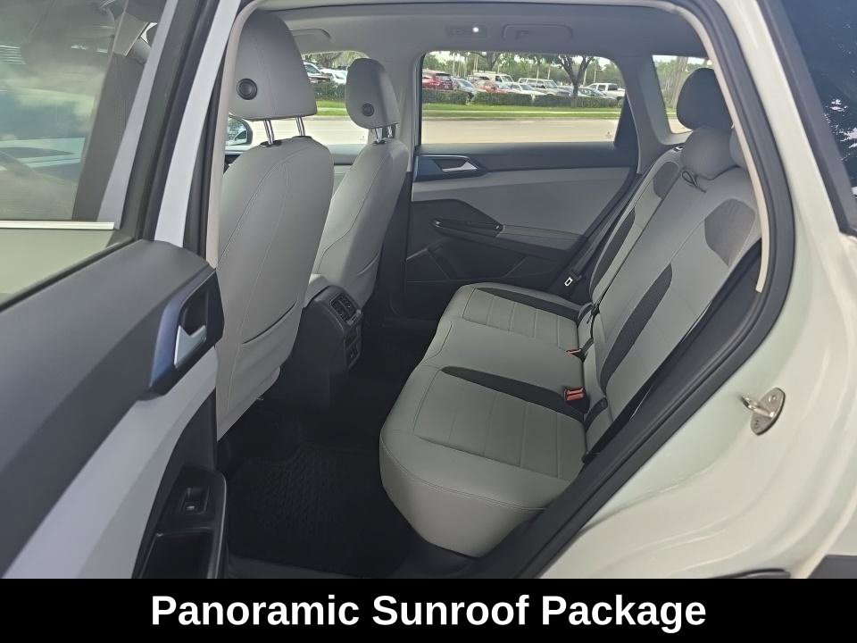 Used 2024 Volkswagen Taos SE w/ Panoramic Sunroof Package FWD image 9