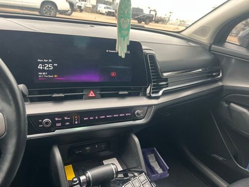 Used 2024 Kia Sportage SX image 14