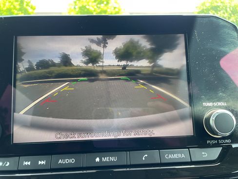 Used 2022 Nissan Pathfinder SV w/ SV Black Package AWD/4WD image 21