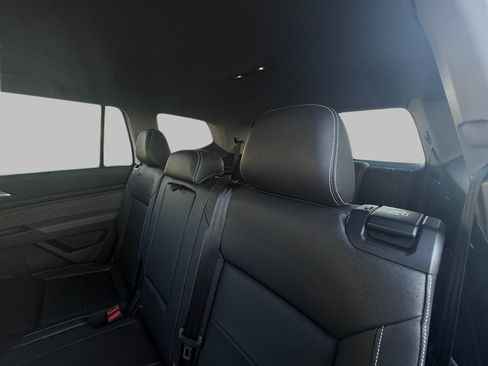 Used 2023 Volkswagen Atlas SE image 28