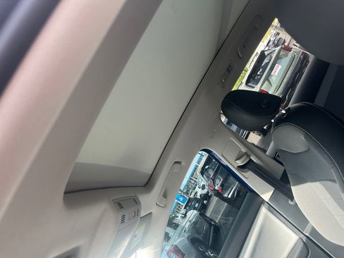 Used 2022 Volkswagen Taos SE image 25