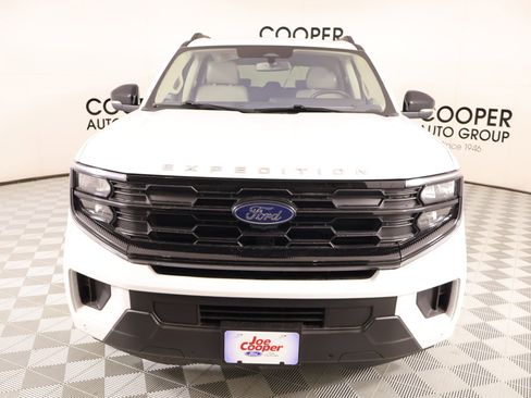 Used 2025 Ford Expedition Active AWD/4WD image 9