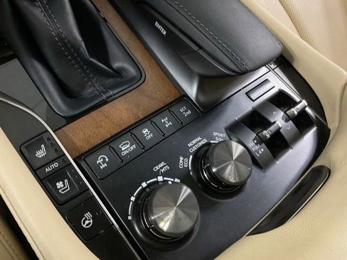 Used 2017 Lexus LX 570 4WD image 26