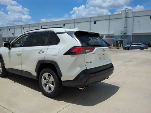 Used 2019 Toyota RAV4 XLE w/ Convenience Package FWD image 7