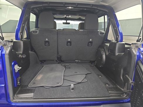 Used 2019 Jeep Wrangler Unlimited Sahara w/ Uconnect 4C Nav & Sound Group AWD/4WD image 33