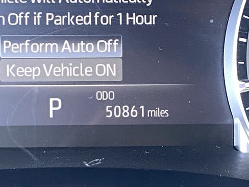 Used 2024 Toyota Highlander XLE FWD image 33